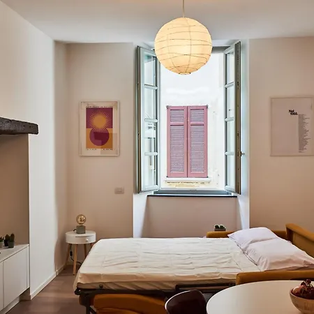 Elegant In The Center Of Apartment Como